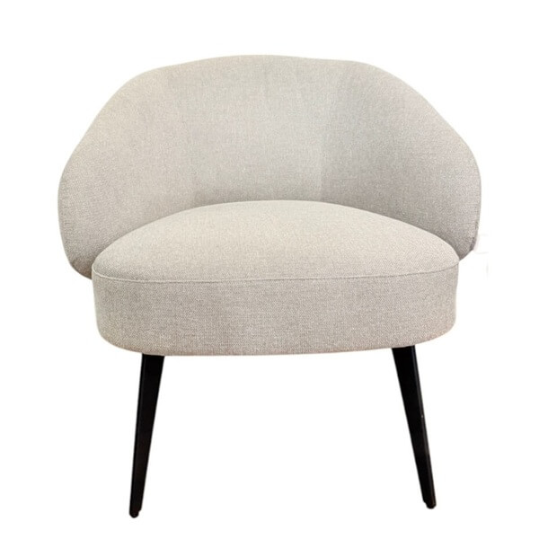 Sillón Cozy AL-3043 con asiento y respaldo tapizados, disponible en múltiples telas y colores. Estructura metálica negra y diseño versátil para oficinas, recepciones o el hogar.